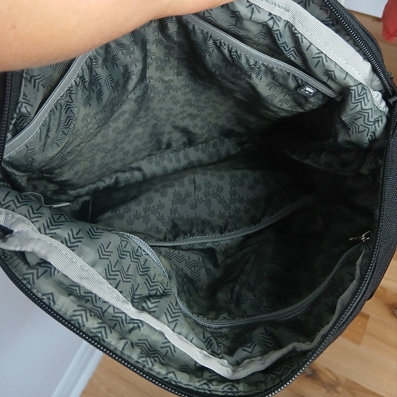 L.L BEAN Mountain 100% Nylon Black Unisexe Backpack Zipper Closure - Picture 9 of 11